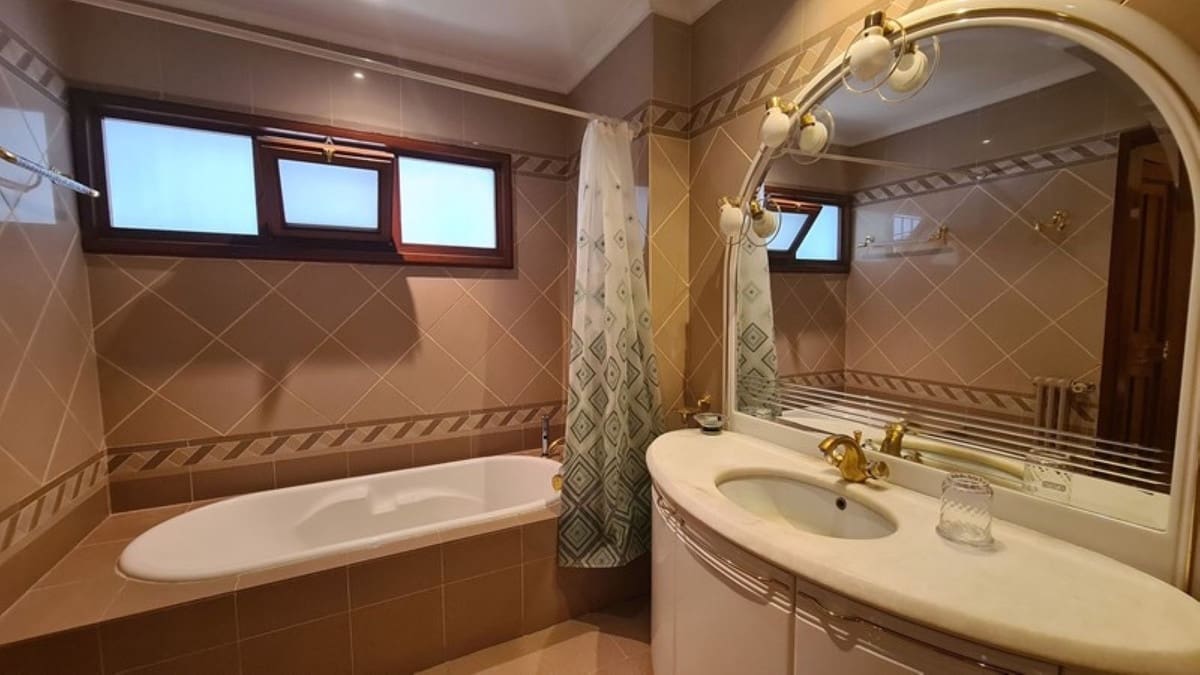 9 soverom Villa til salgs i Cabopino med svømmebasseng - € 3 800 000 (Ref: 8793385)