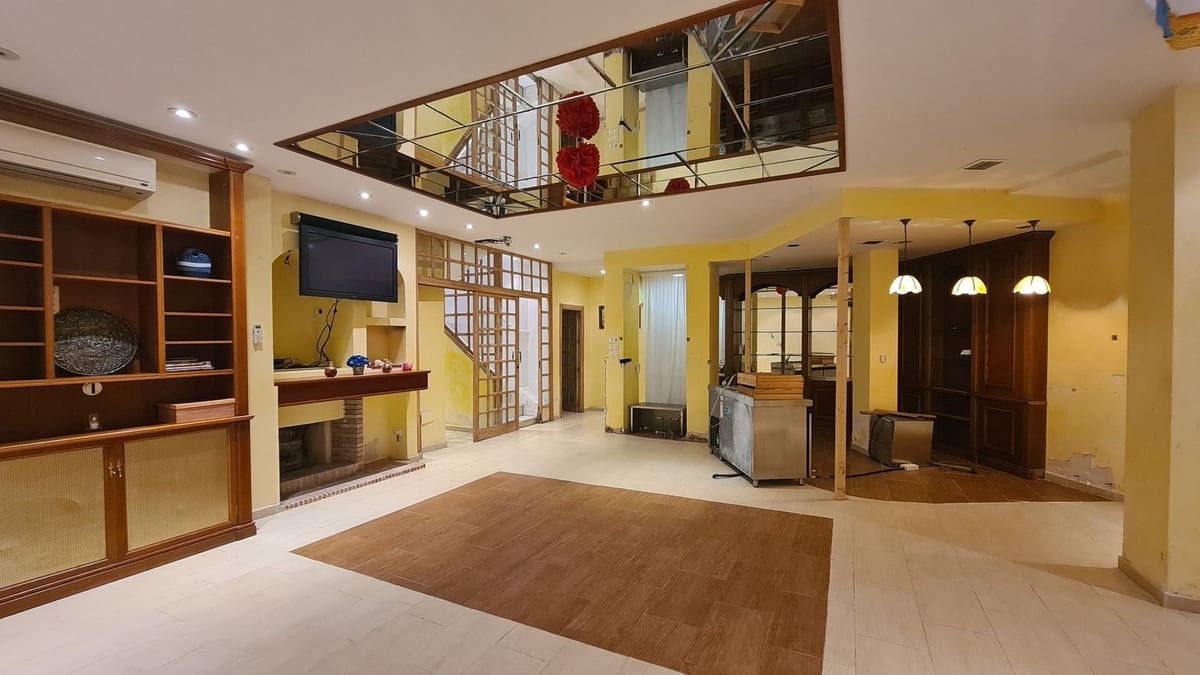 9 soverom Villa til salgs i Cabopino med svømmebasseng - € 3 800 000 (Ref: 8793385)