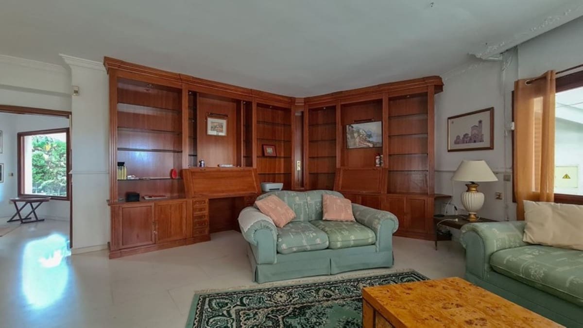 9 soverom Villa til salgs i Cabopino med svømmebasseng - € 3 800 000 (Ref: 8793385)