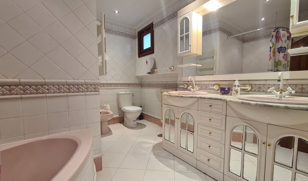 9 soverom Villa til salgs i Cabopino med svømmebasseng - € 3 800 000 (Ref: 8793385)