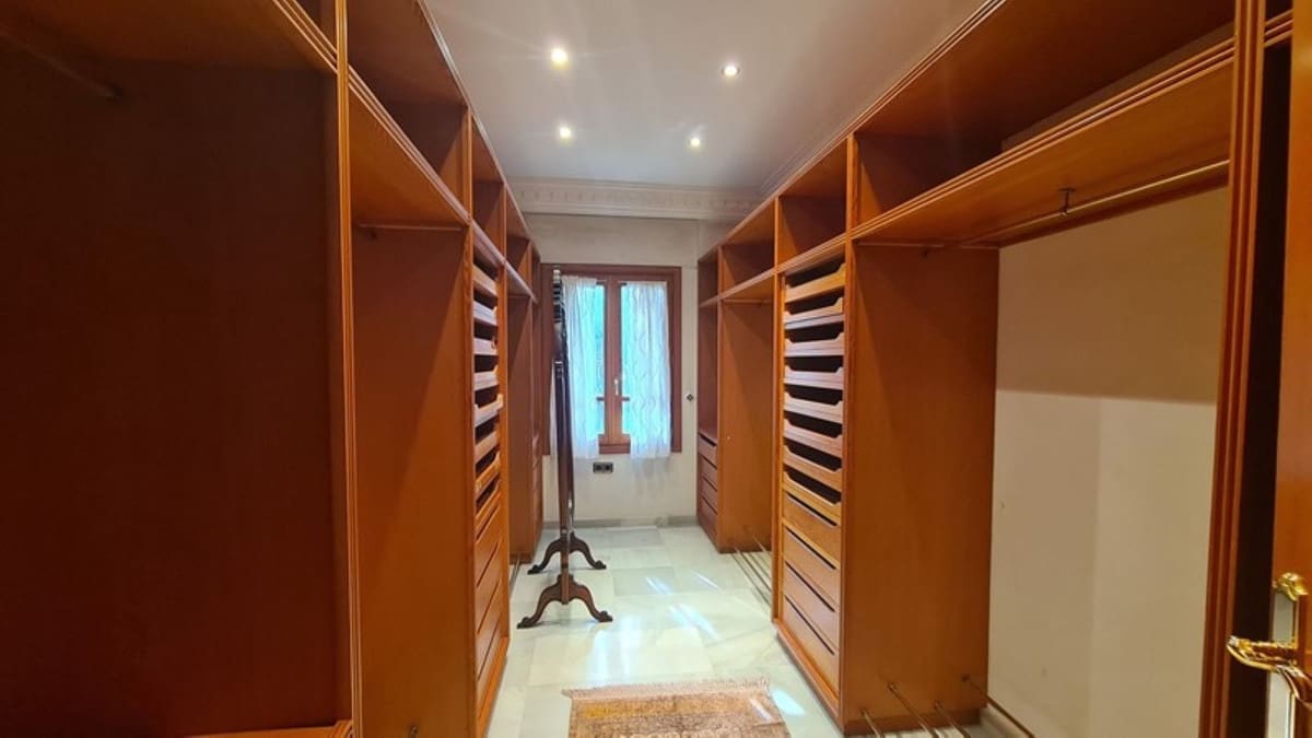 9 soverom Villa til salgs i Cabopino med svømmebasseng - € 3 800 000 (Ref: 8793385)