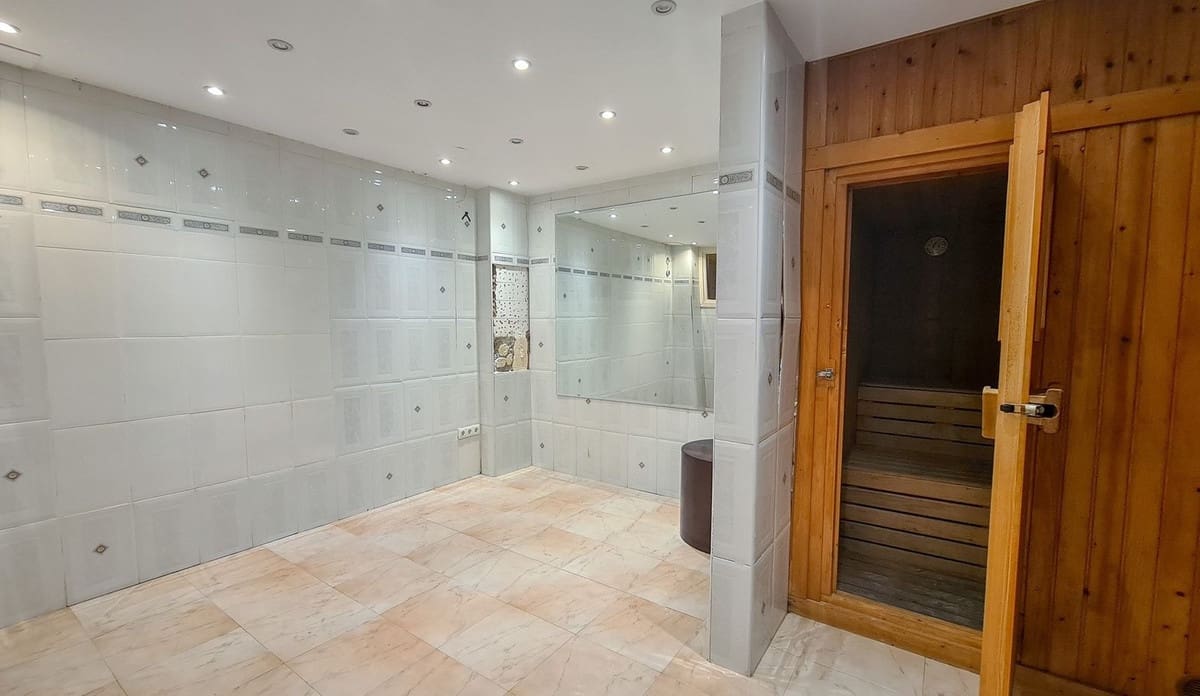 9 soverom Villa til salgs i Cabopino med svømmebasseng - € 3 800 000 (Ref: 8793385)