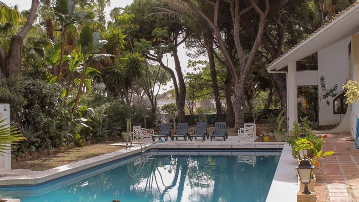 9 soverom Villa til salgs i Cabopino med svømmebasseng - € 3 800 000 (Ref: 8793385)