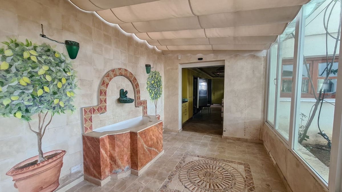 9 soverom Villa til salgs i Cabopino med svømmebasseng - € 3 800 000 (Ref: 8793385)