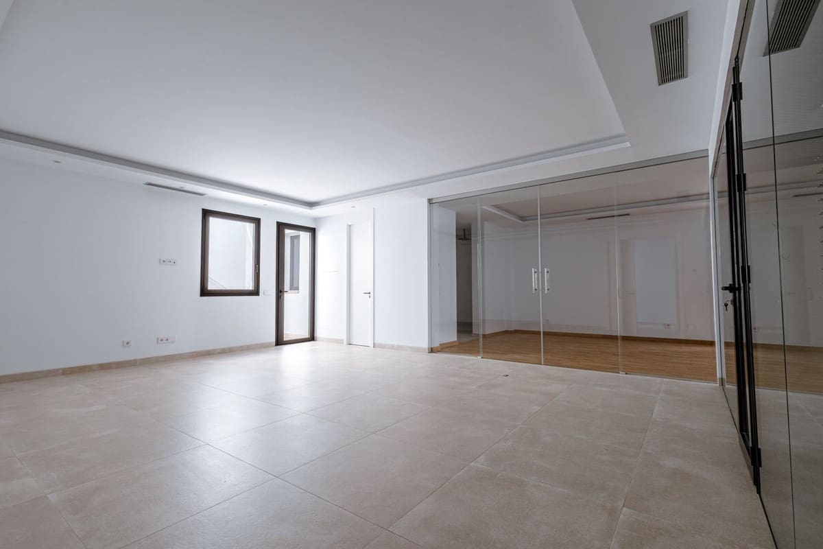 4 soveværelse Villa til salg i Golden Mile med swimmingpool garage - € 4.750.000 (Ref: 8793388)