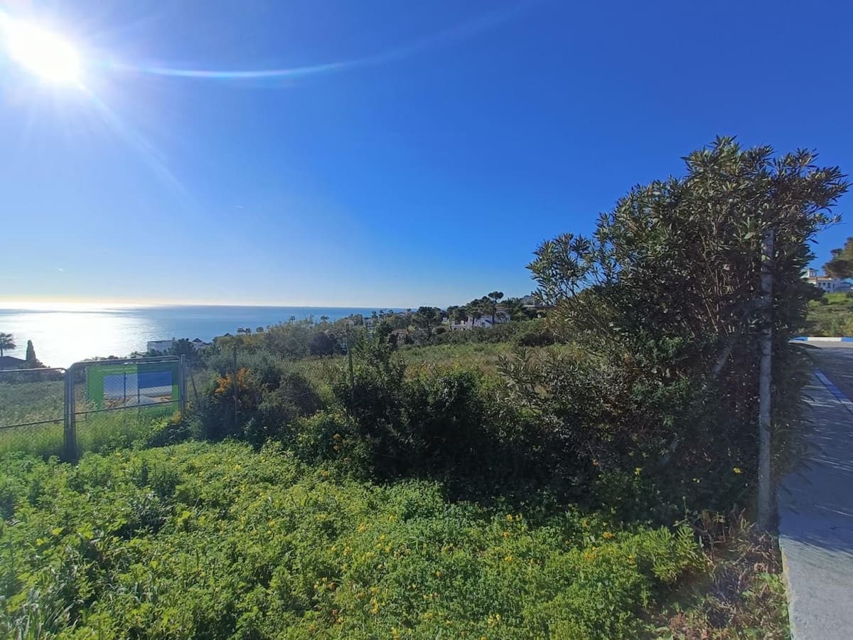 Grunde uden byggetilladelser til salg i Manilva - € 2.336.000 (Ref: 8793406)