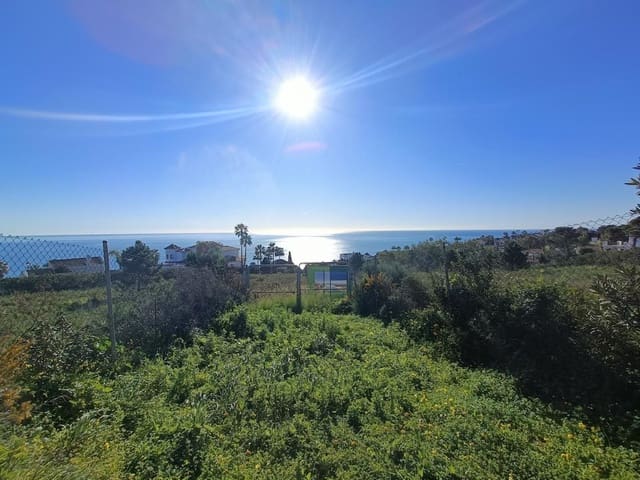 Grunde uden byggetilladelser til salg i Manilva Pueblo, Manilva - € 2.336.000 (Ref: 8793406)