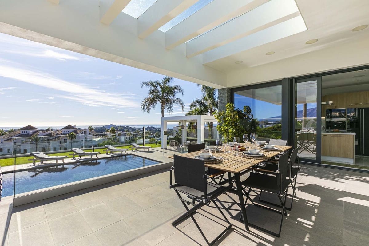 4 bedroom Villa for sale in Benahavis with pool garage - € 5,250,000 (Ref: 8793414)