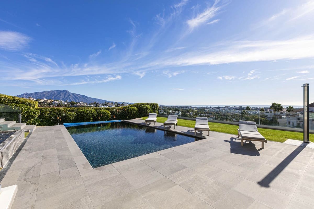 4 bedroom Villa for sale in Benahavis with pool garage - € 5,250,000 (Ref: 8793414)