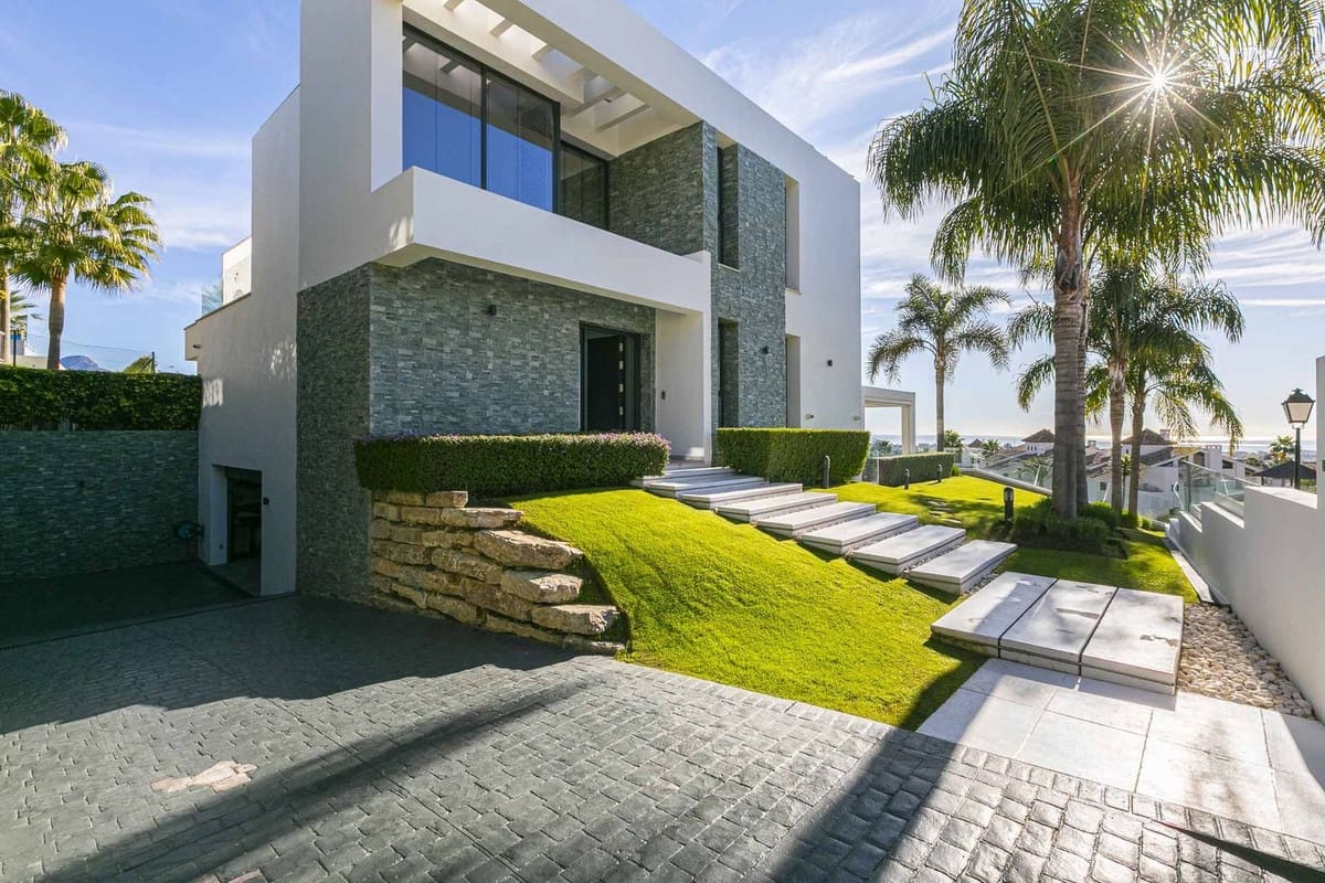 4 bedroom Villa for sale in Benahavis with pool garage - € 5,250,000 (Ref: 8793414)