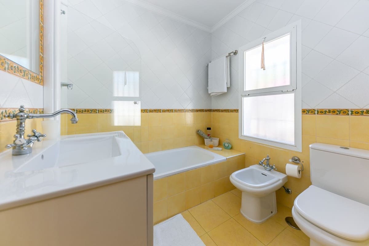 4 soveværelse Villa til salg i Marbella med swimmingpool - € 2.400.000 (Ref: 8793428)