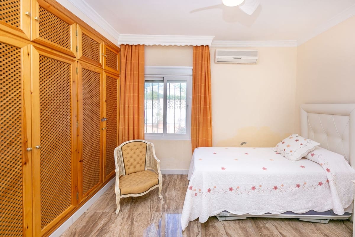 4 soveværelse Villa til salg i Marbella med swimmingpool - € 2.400.000 (Ref: 8793428)