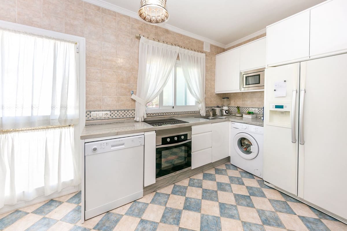 4 soveværelse Villa til salg i Marbella med swimmingpool - € 2.400.000 (Ref: 8793428)