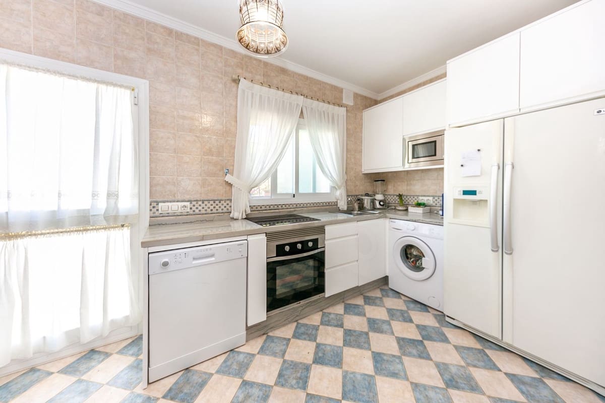 4 soveværelse Villa til salg i Marbella med swimmingpool - € 2.400.000 (Ref: 8793428)