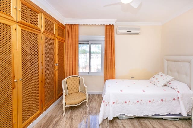 4 sypialnia Willa na sprzedaż w Casco Antiguo, Marbella z basenem - 2 400 000 € (Ref: 8793428)