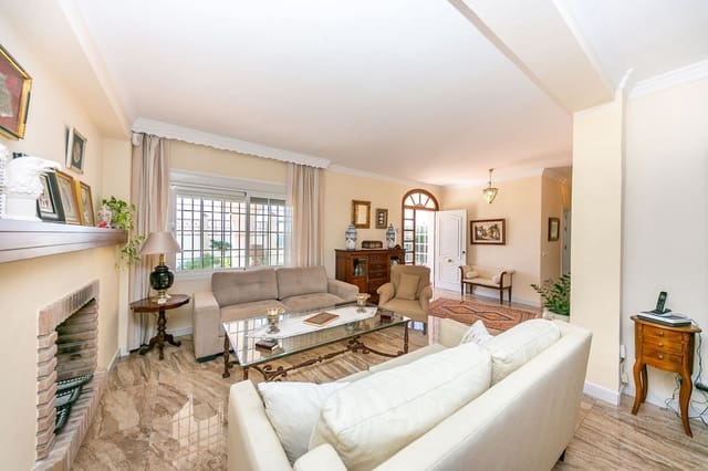 4 sypialnia Willa na sprzedaż w Casco Antiguo, Marbella z basenem - 2 400 000 € (Ref: 8793428)