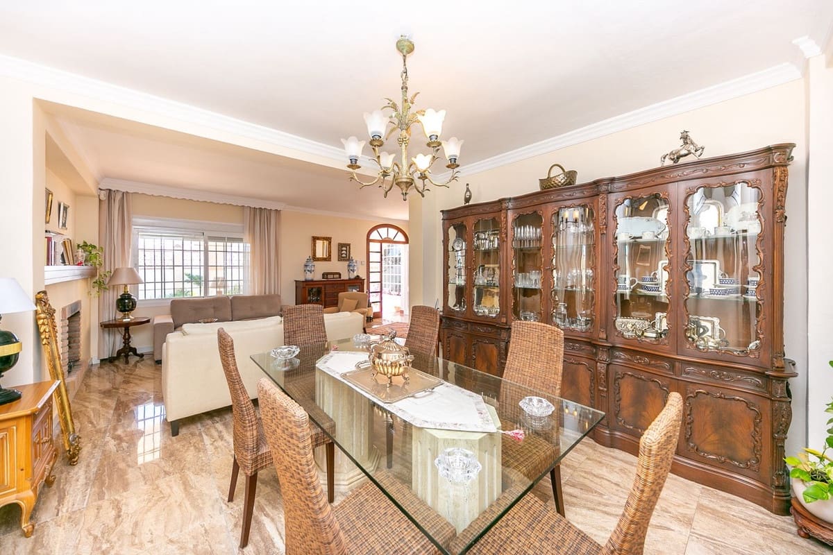 4 soveværelse Villa til salg i Marbella med swimmingpool - € 2.400.000 (Ref: 8793428)