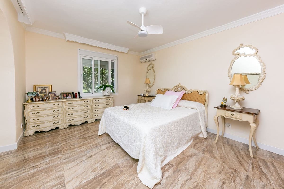 4 soveværelse Villa til salg i Marbella med swimmingpool - € 2.400.000 (Ref: 8793428)