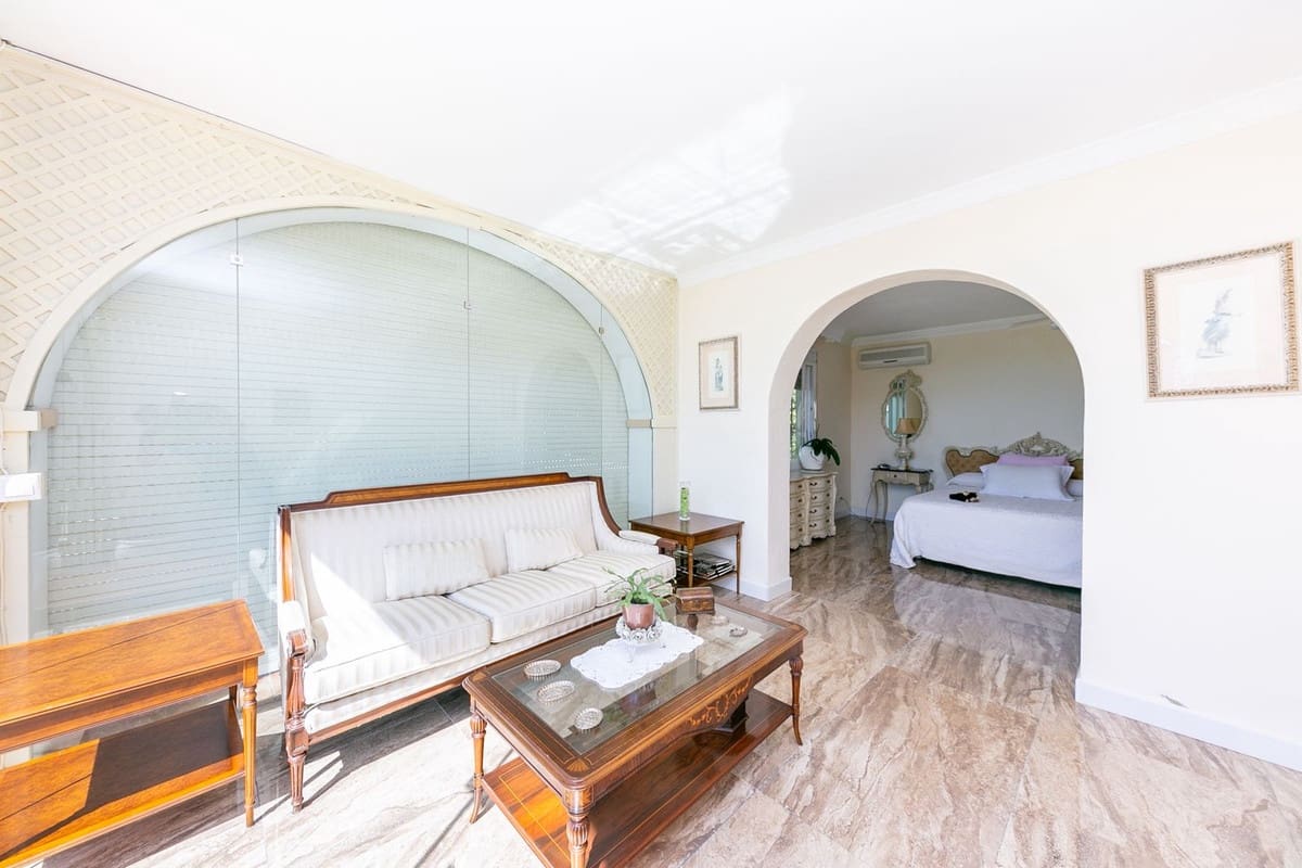 4 soveværelse Villa til salg i Marbella med swimmingpool - € 2.400.000 (Ref: 8793428)