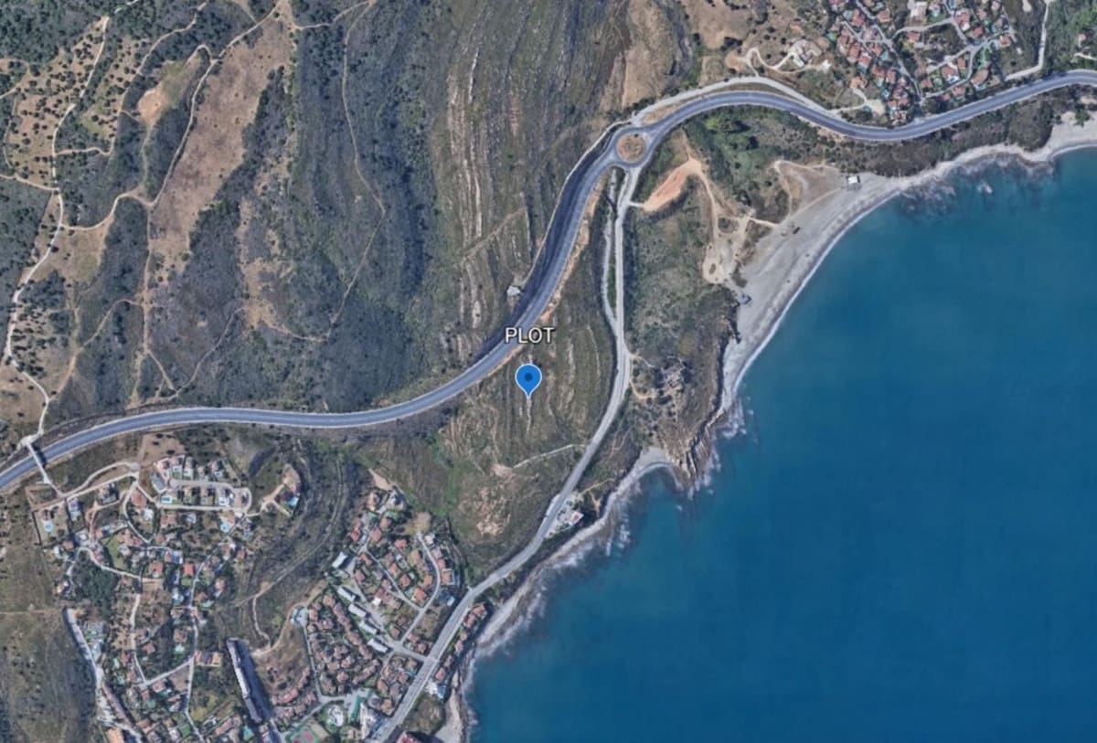 Grunde uden byggetilladelser til salg i Torreguadiaro - € 12.500.000 (Ref: 8793436)