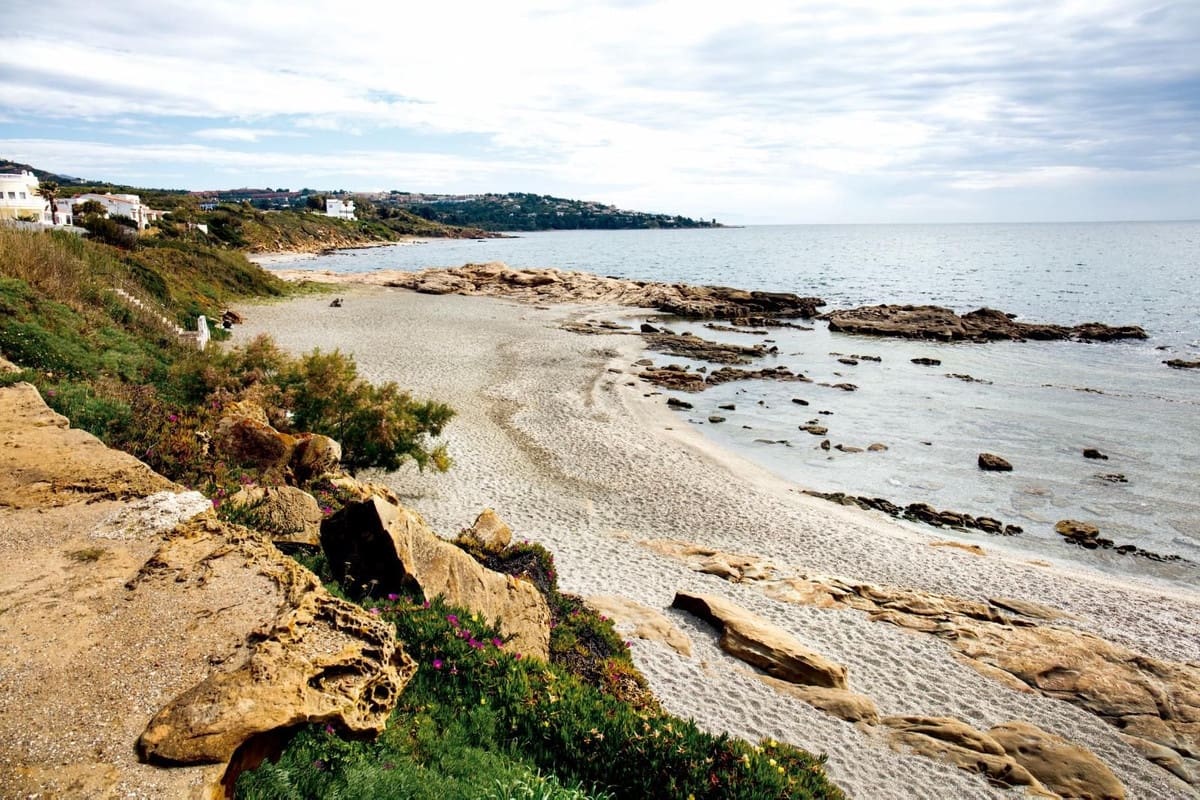 Grunde uden byggetilladelser til salg i Torreguadiaro - € 12.500.000 (Ref: 8793436)