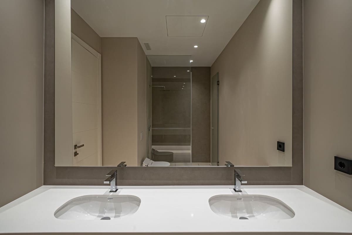 4 soveværelse Villa til salg i Golden Mile med swimmingpool garage - € 3.750.000 (Ref: 8896328)