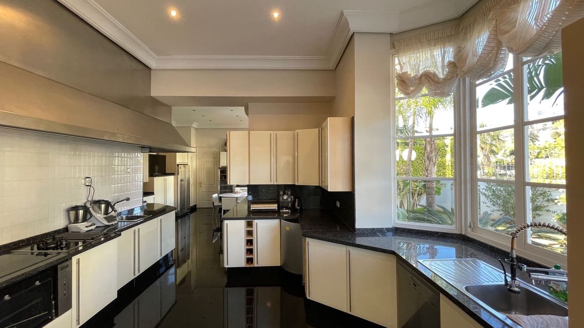 6 soveværelse Villa til salg i Mijas med swimmingpool - € 3.560.000 (Ref: 8896331)