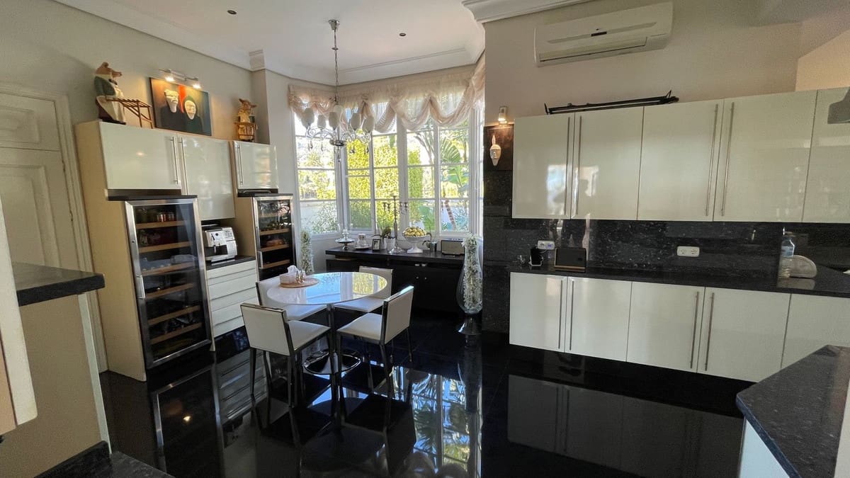 6 soveværelse Villa til salg i Mijas med swimmingpool - € 3.560.000 (Ref: 8896331)