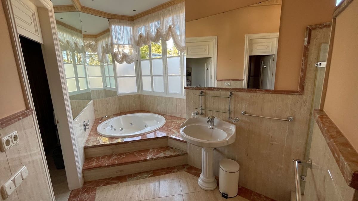 6 soveværelse Villa til salg i Mijas med swimmingpool - € 3.560.000 (Ref: 8896331)