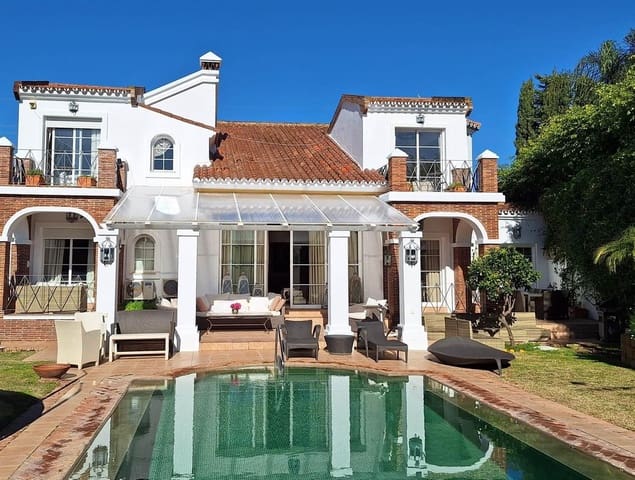4 sypialnia Willa na sprzedaż w Puerto Banus, Marbella z basenem garażem - 3 715 000 € (Ref: 8896336)