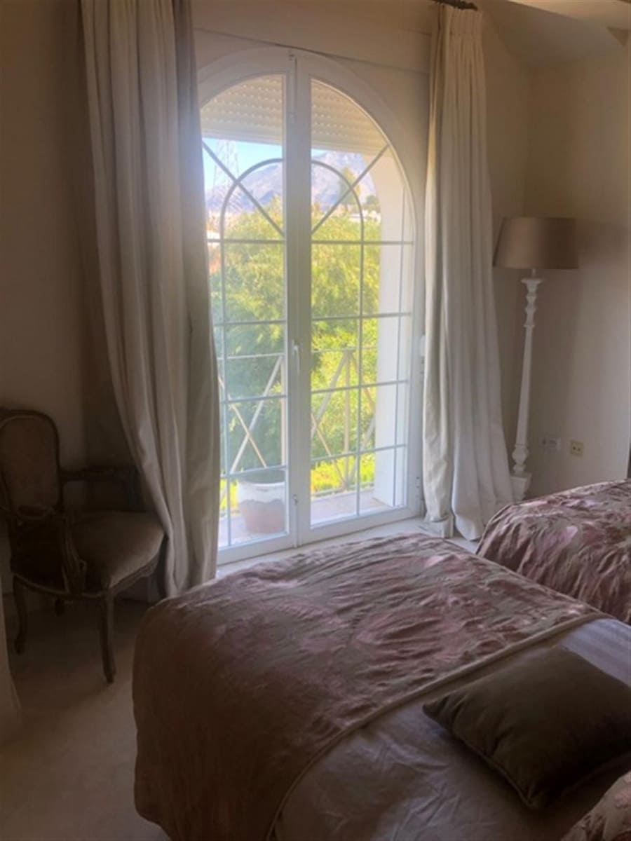 4 sypialnia Willa na sprzedaż w Puerto Banus z basenem garażem - 3 715 000 € (Ref: 8896336)