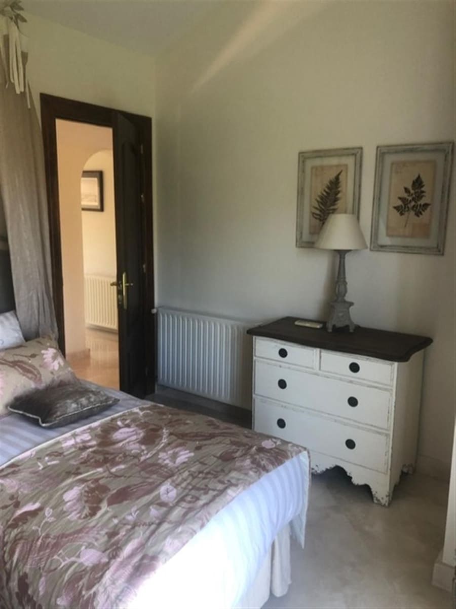 4 sypialnia Willa na sprzedaż w Puerto Banus z basenem garażem - 3 715 000 € (Ref: 8896336)