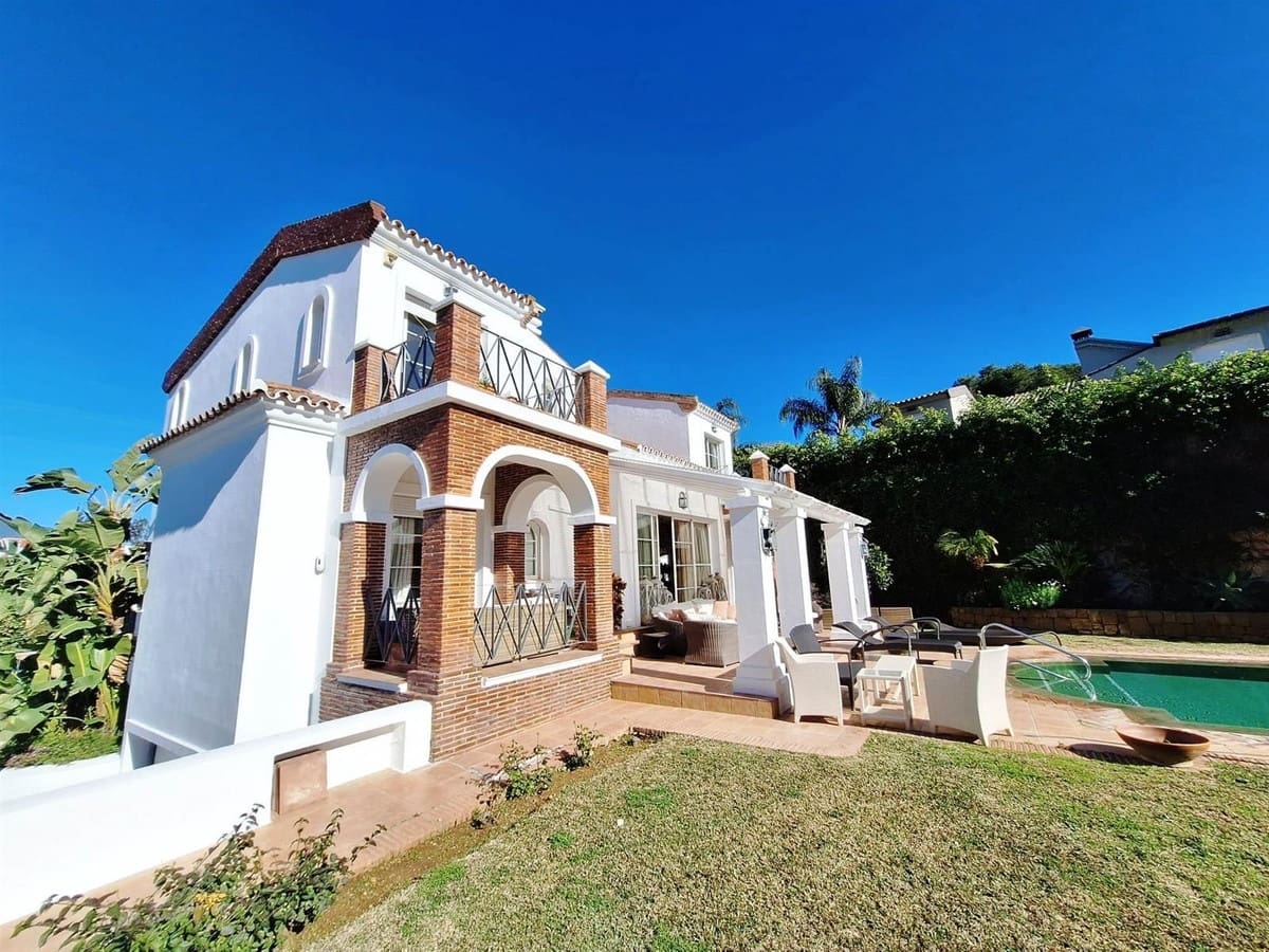 4 sypialnia Willa na sprzedaż w Puerto Banus z basenem garażem - 3 715 000 € (Ref: 8896336)