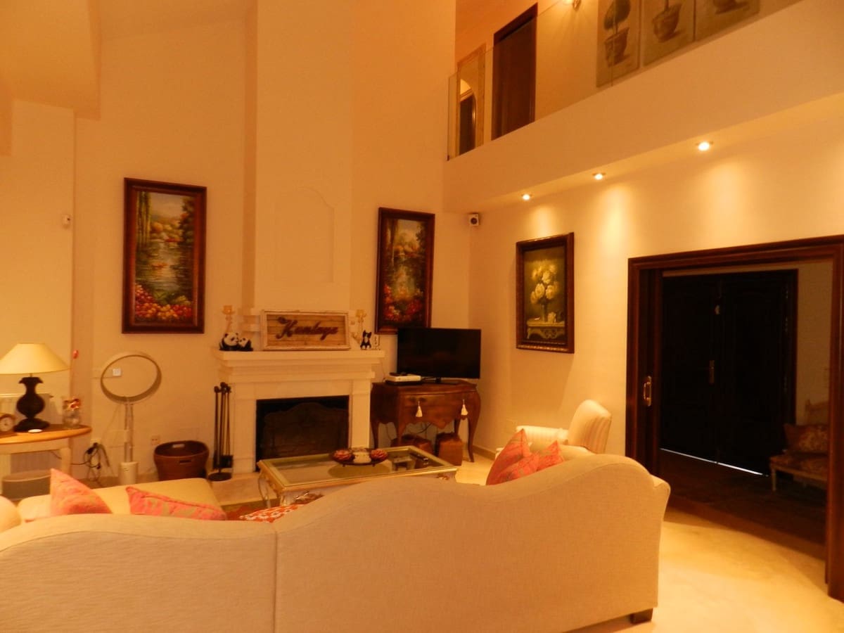 4 sypialnia Willa na sprzedaż w Puerto Banus z basenem garażem - 3 715 000 € (Ref: 8896336)