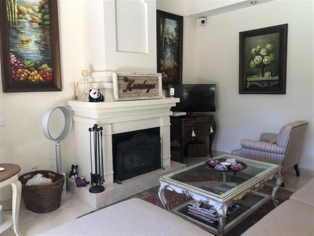 4 sypialnia Willa na sprzedaż w Puerto Banus, Marbella z basenem garażem - 3 715 000 € (Ref: 8896336)