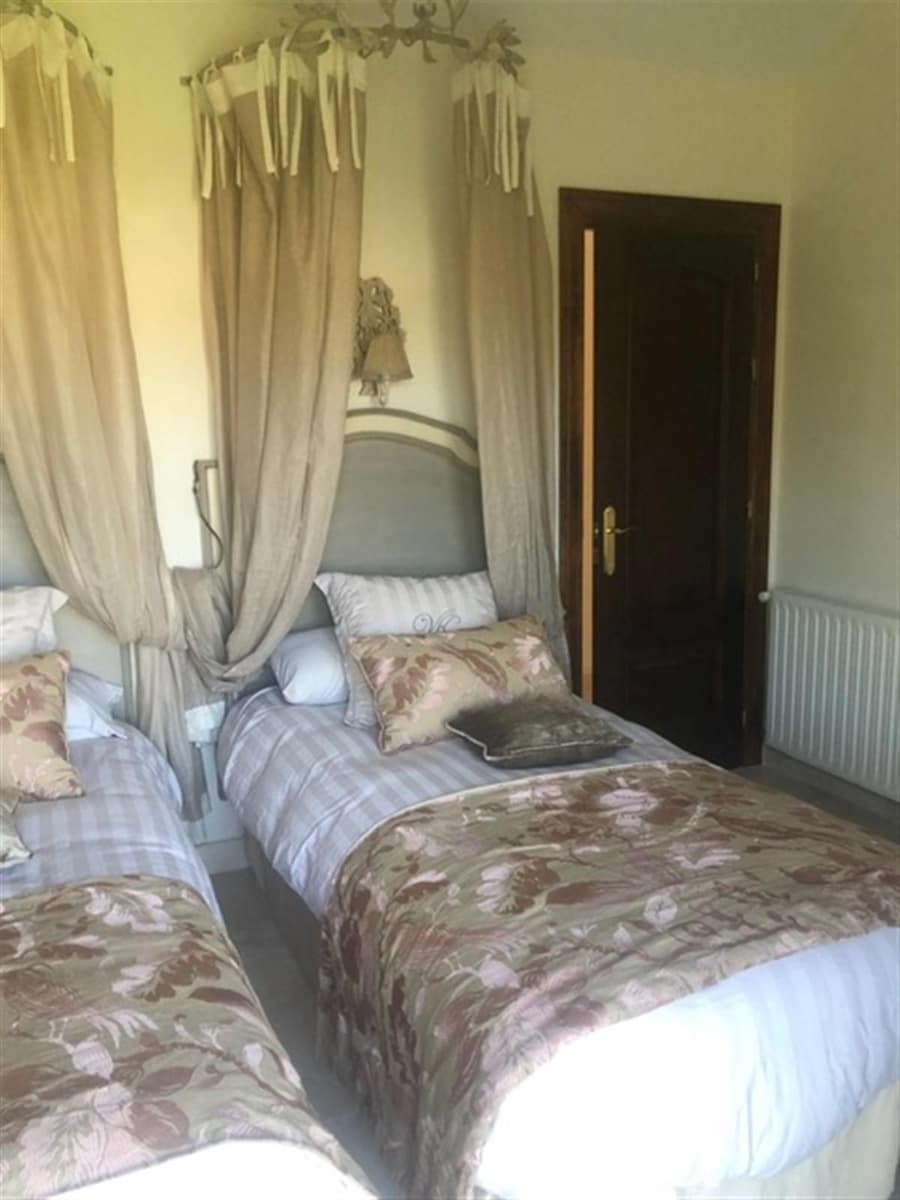 4 sypialnia Willa na sprzedaż w Puerto Banus z basenem garażem - 3 715 000 € (Ref: 8896336)