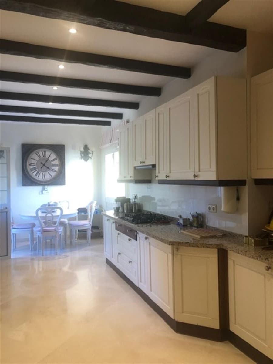 4 sypialnia Willa na sprzedaż w Puerto Banus z basenem garażem - 3 715 000 € (Ref: 8896336)