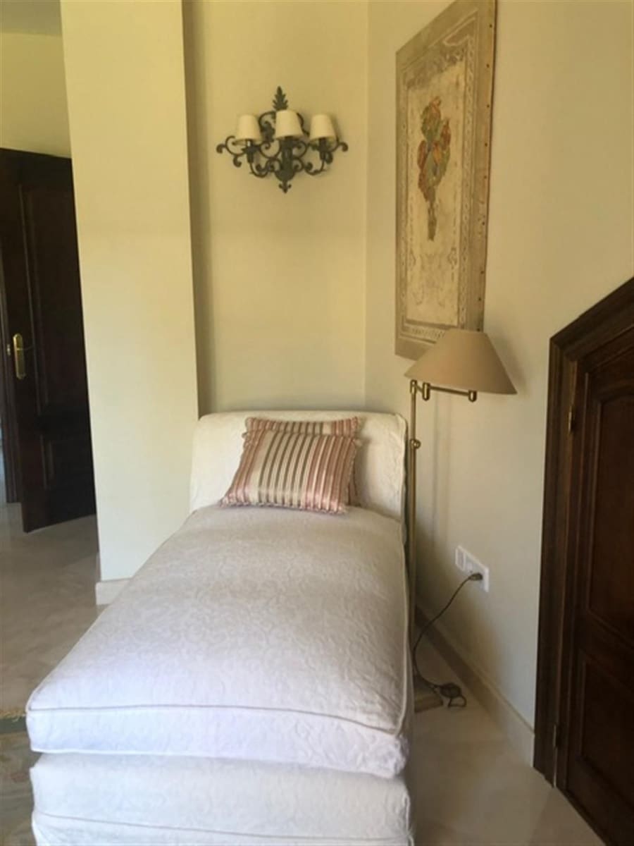 4 sypialnia Willa na sprzedaż w Puerto Banus z basenem garażem - 3 715 000 € (Ref: 8896336)