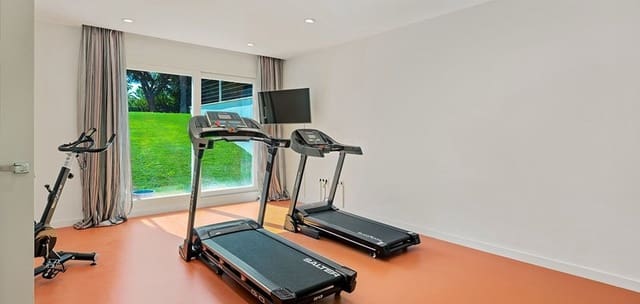 7 sovrum Villa till salu i Las Brisas, Marbella med pool garage - 5 200 000 € (Ref: 8896337)