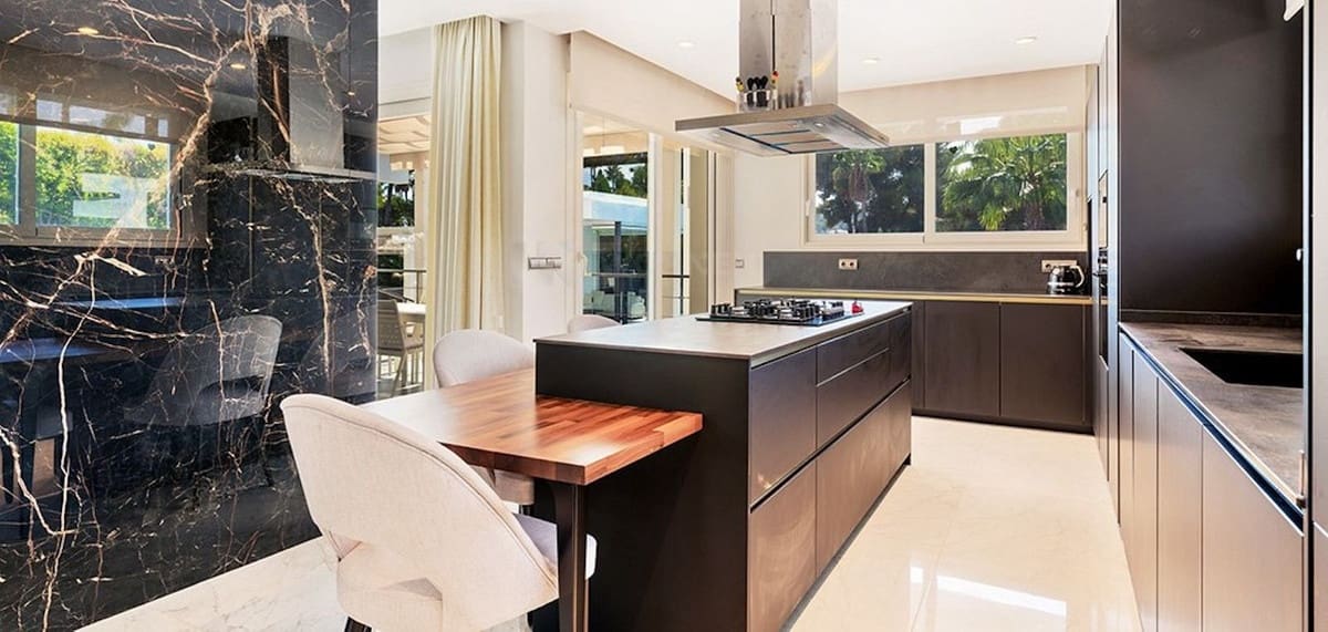 7 sovrum Villa till salu i Nueva Andalucia med pool garage - 5 200 000 € (Ref: 8896337)