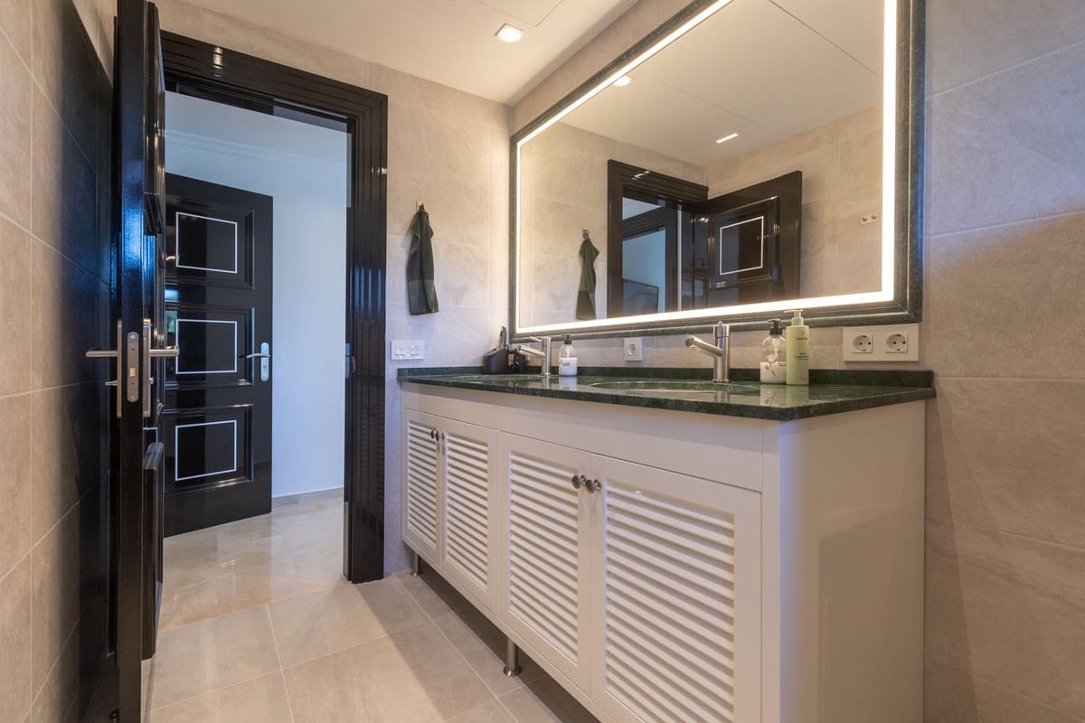 3 soveværelse Villa til salg i Elviria med swimmingpool garage - € 3.950.000 (Ref: 8896344)