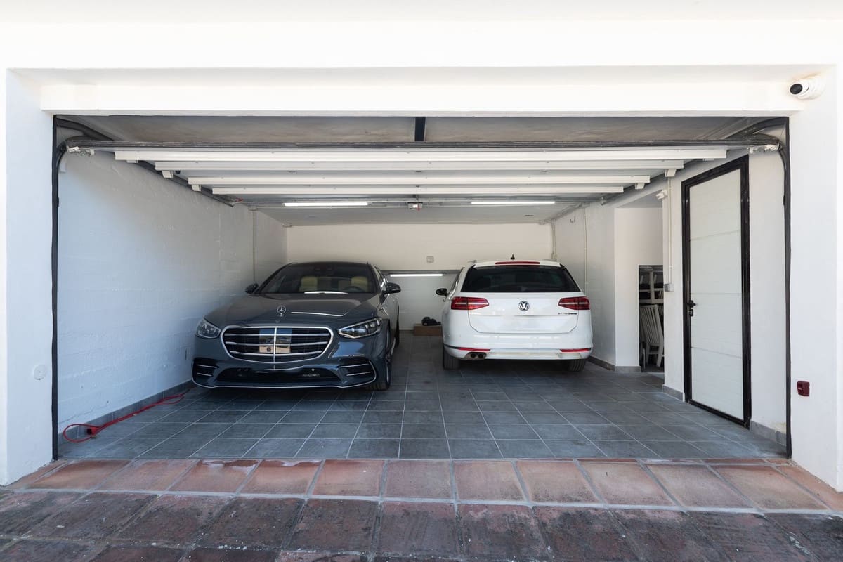 3 soveværelse Villa til salg i Elviria med swimmingpool garage - € 3.950.000 (Ref: 8896344)