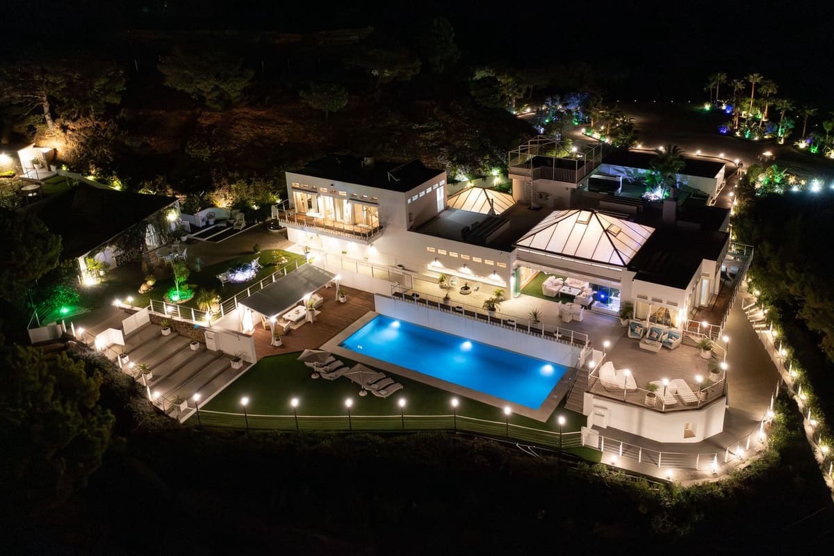 7 slaapkamer Villa te koop in Estepona met zwembad - € 3.990.000 (Ref: 8896349)