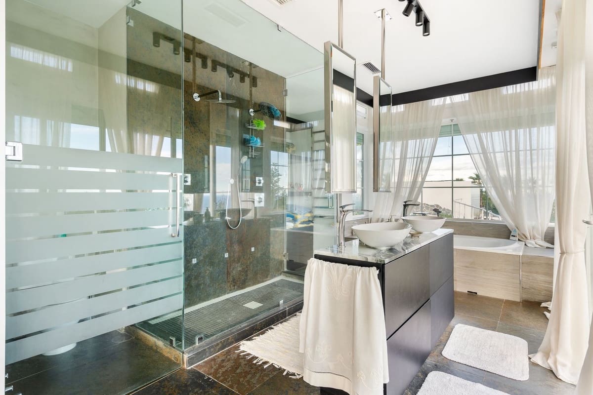 7 slaapkamer Villa te koop in Estepona met zwembad - € 3.990.000 (Ref: 8896349)