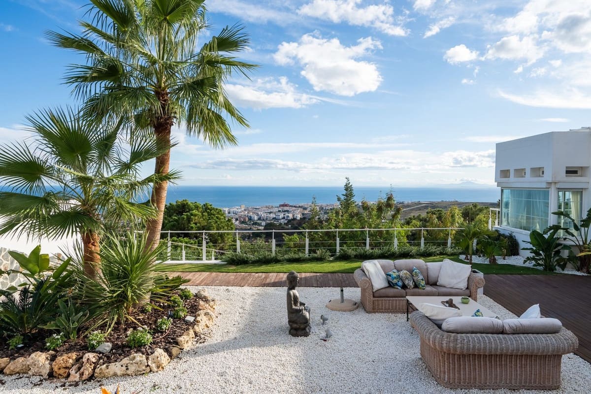 7 slaapkamer Villa te koop in Estepona met zwembad - € 3.990.000 (Ref: 8896349)