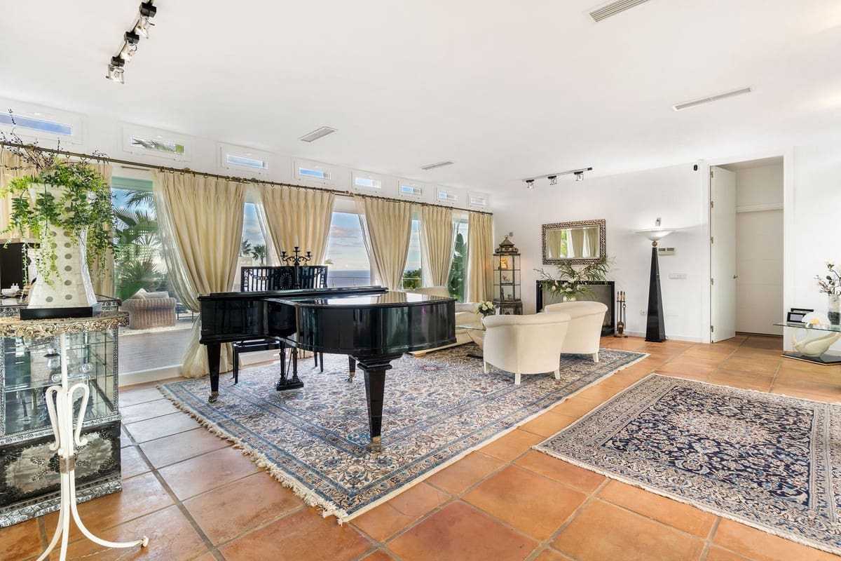 7 slaapkamer Villa te koop in Estepona met zwembad - € 3.990.000 (Ref: 8896349)