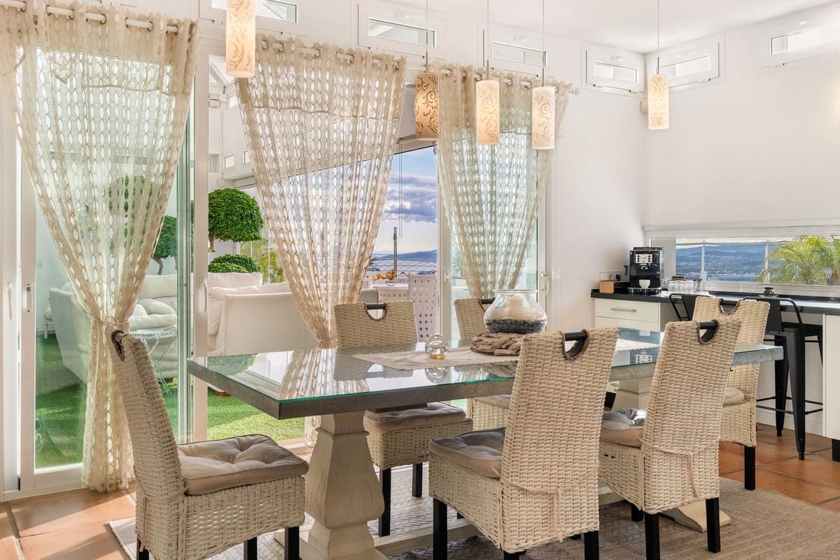 7 slaapkamer Villa te koop in Estepona met zwembad - € 3.990.000 (Ref: 8896349)