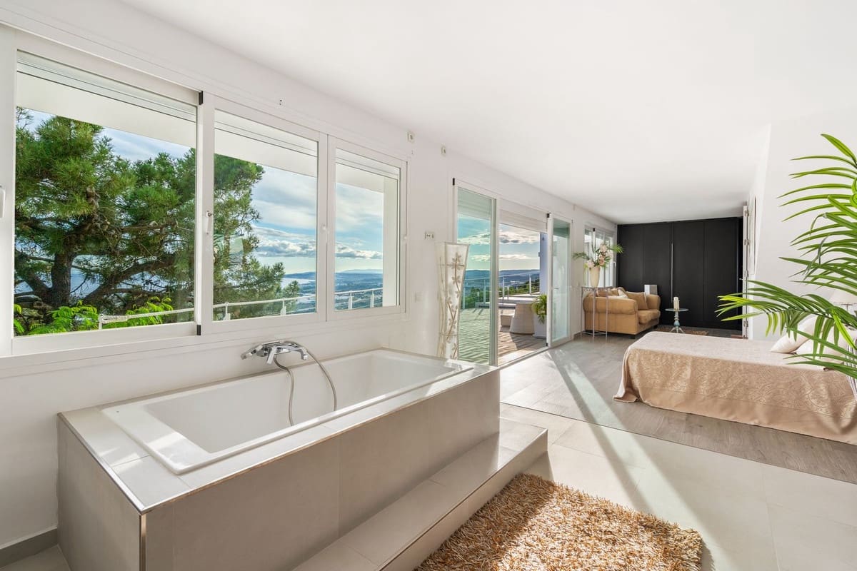 7 slaapkamer Villa te koop in Estepona met zwembad - € 3.990.000 (Ref: 8896349)