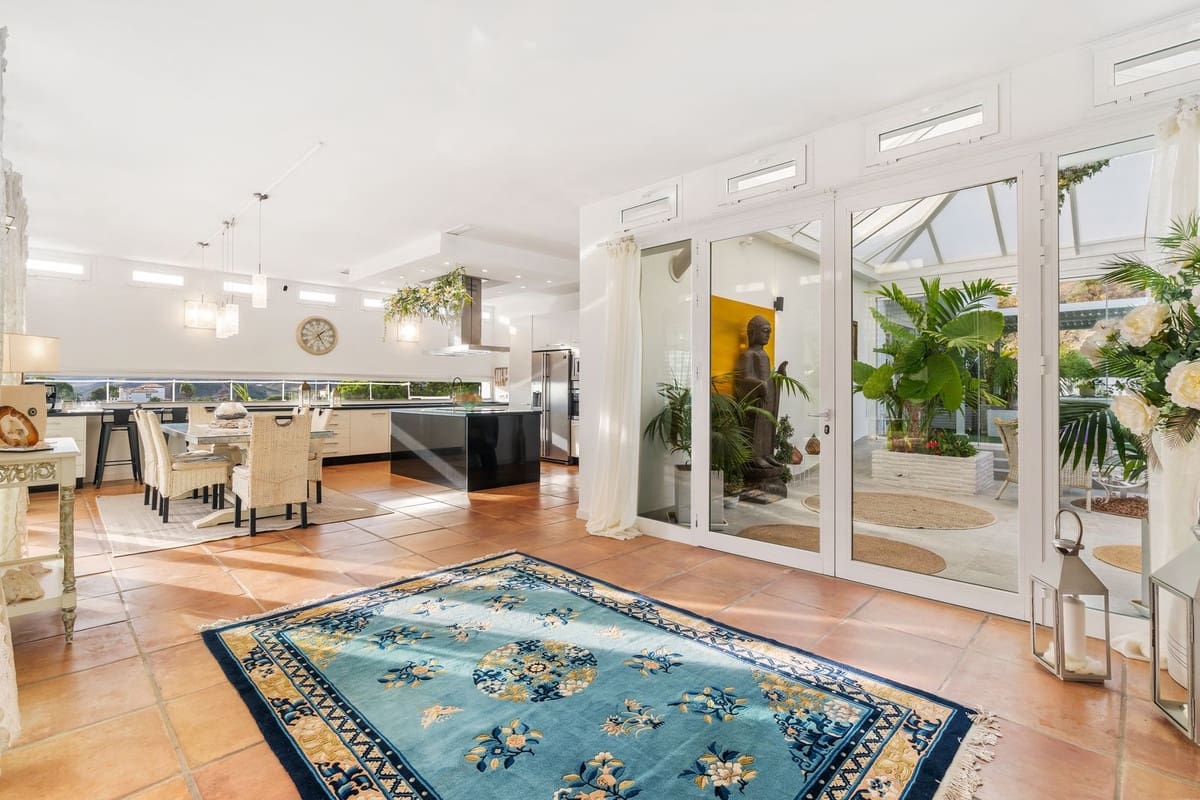 7 slaapkamer Villa te koop in Estepona met zwembad - € 3.990.000 (Ref: 8896349)