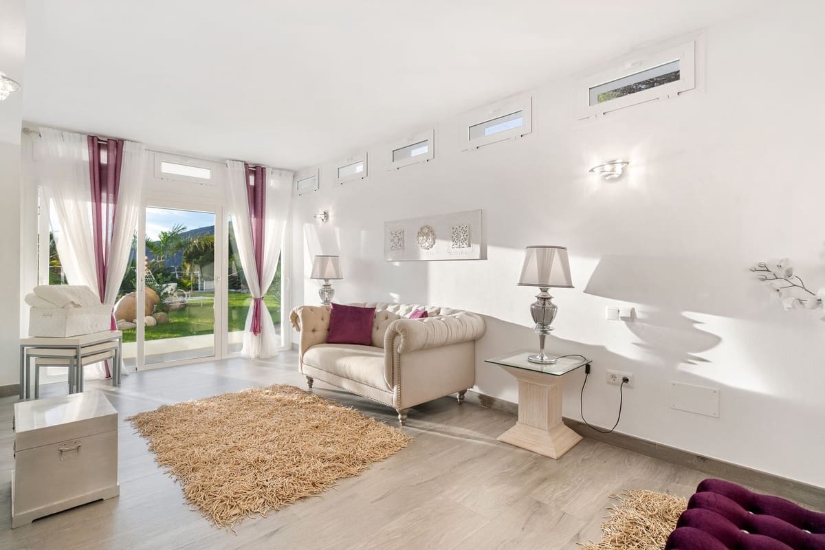 7 slaapkamer Villa te koop in Estepona met zwembad - € 3.990.000 (Ref: 8896349)